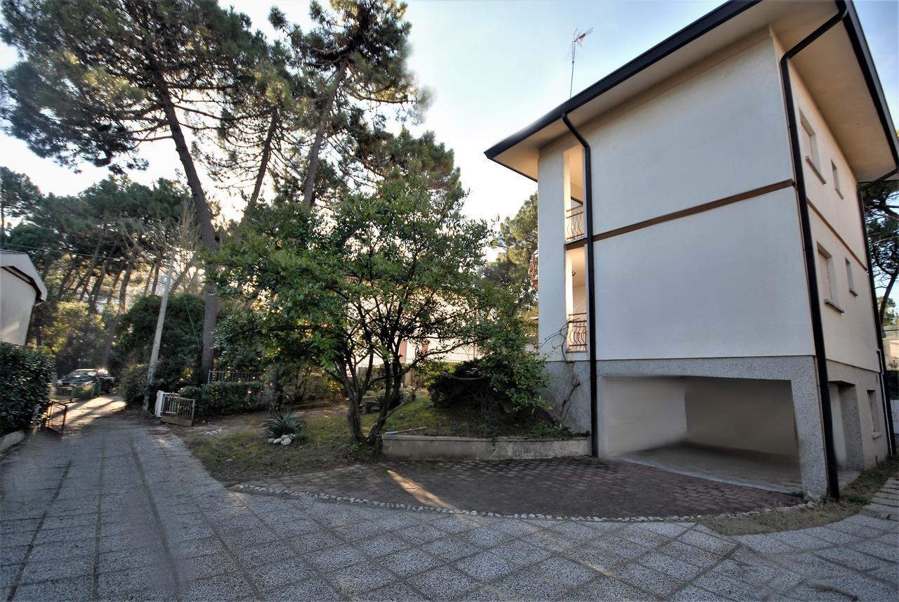 Villa Azalea Lignano Sabbiadoro Extérieur photo